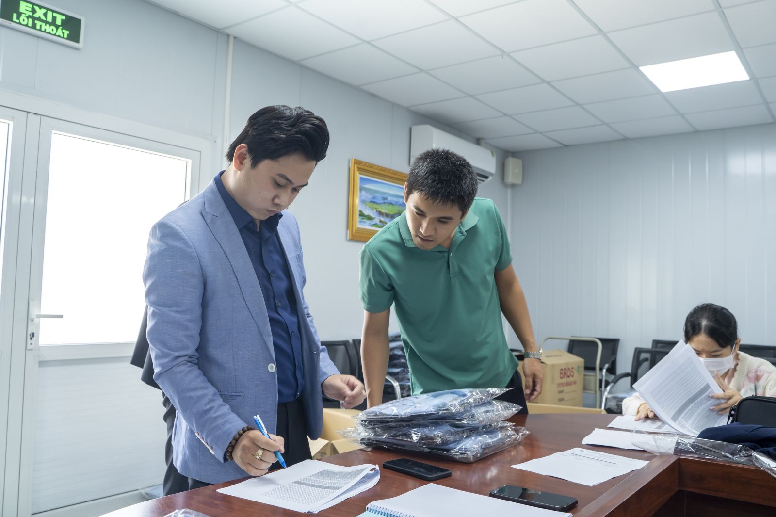May Đo Tại Nhà Tại Phường Tân Sơn Nhì – Dịch Vụ May Suit Tận Nơi
